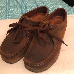 Nice Clark wallabies barely worn!